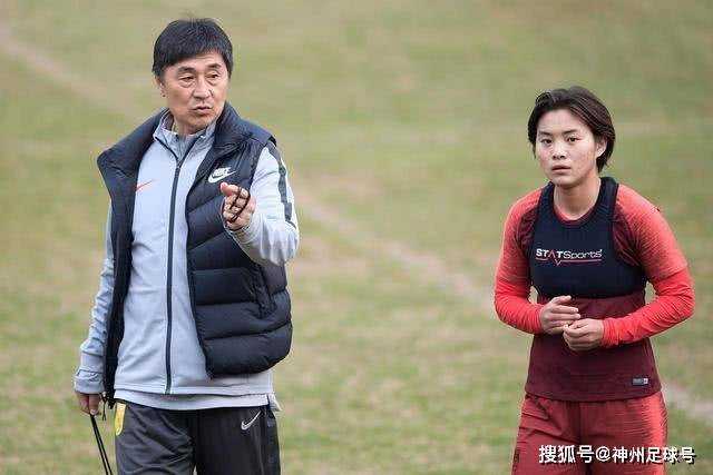 西甲-拉菲尼亚戴帽亚马尔1射2传 巴萨7-2狂胜桑坦德文章页展示图